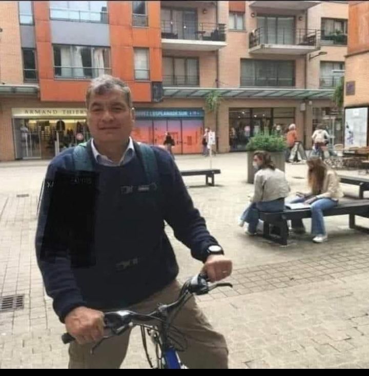 MorejonVivi's tweet photo. Por si acaso a alguien le robaron una bici azul 🚲 #RedDeTuiterosDemocraticos #LosGolpistas https://t.co/rRSxuZvvW7