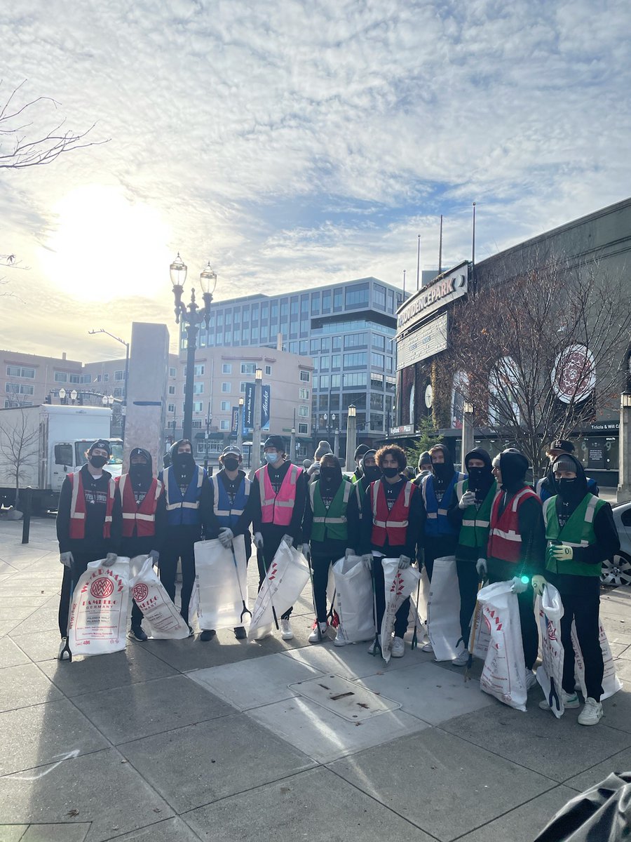 SOLVE (@solveinoregon) on Twitter photo This morning 192 volunteers collected an estimated 1,090 pounds of litter in downtown Portland! Way to get your steps in, clean up, and stay warm. Thanks ya'll!
This event was sponsored by <a href="/SwireCC/">Swire Coca-Cola, USA</a>. The next Downtown Portland Cleanup will take place on December 16. This morning 192 volunteers collected an estimated 1,090 pounds of litter in downtown Portland! Way to get your steps in, clean up, and stay warm. Thanks ya'll!
This event was sponsored by <a href="/SwireCC/">Swire Coca-Cola, USA</a>. The next Downtown Portland Cleanup will take place on December 16.