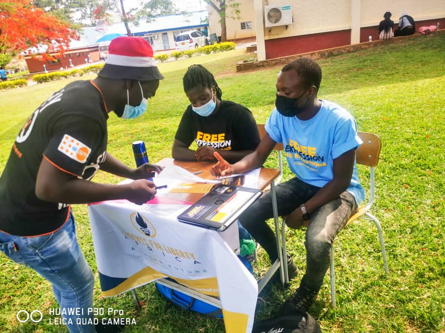 SflZimbabwe's tweet photo. Spreading Liberty #cheetahgeneration @MidlandsState with @CMafuka @Museba09 #educate #empower #develop @ndongera_tanaka @iam_pink_ice @ChikombeNyasha @LeadersZimbabwe @UNIZIMTRUST @ASFL_Kenya @AfricanSFL @TakudzwanasheS2 @MTatsvareyi @YouthSDGs @MidlandsSocial @SidaMuchemwa https://t.co/9jGcYJBwge