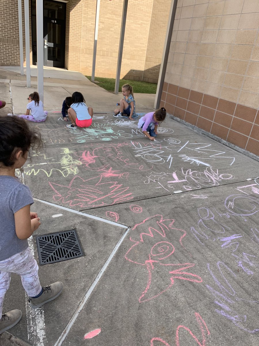 MrsRoseELA's tweet photo. Exploring different types of movement with chalk and with our bodies! @BrillKISD @sspeer72 https://t.co/yWvmwsBAdx