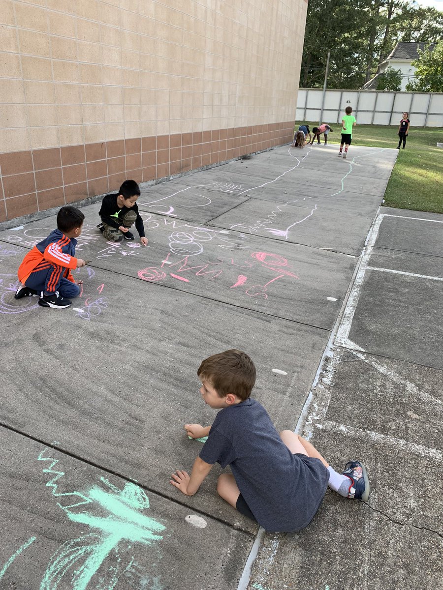 MrsRoseELA's tweet photo. Exploring different types of movement with chalk and with our bodies! @BrillKISD @sspeer72 https://t.co/yWvmwsBAdx