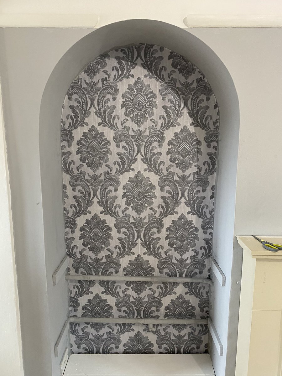 Shelley_Marie86's tweet photo. I did a thing! Having never wallpapered in my life, I decided that the starting with an arch shaped alcove would be fine! 😂 but love it. #thisgirlcan #diy #wallpaper #lookingfancy https://t.co/N6r8DST94F