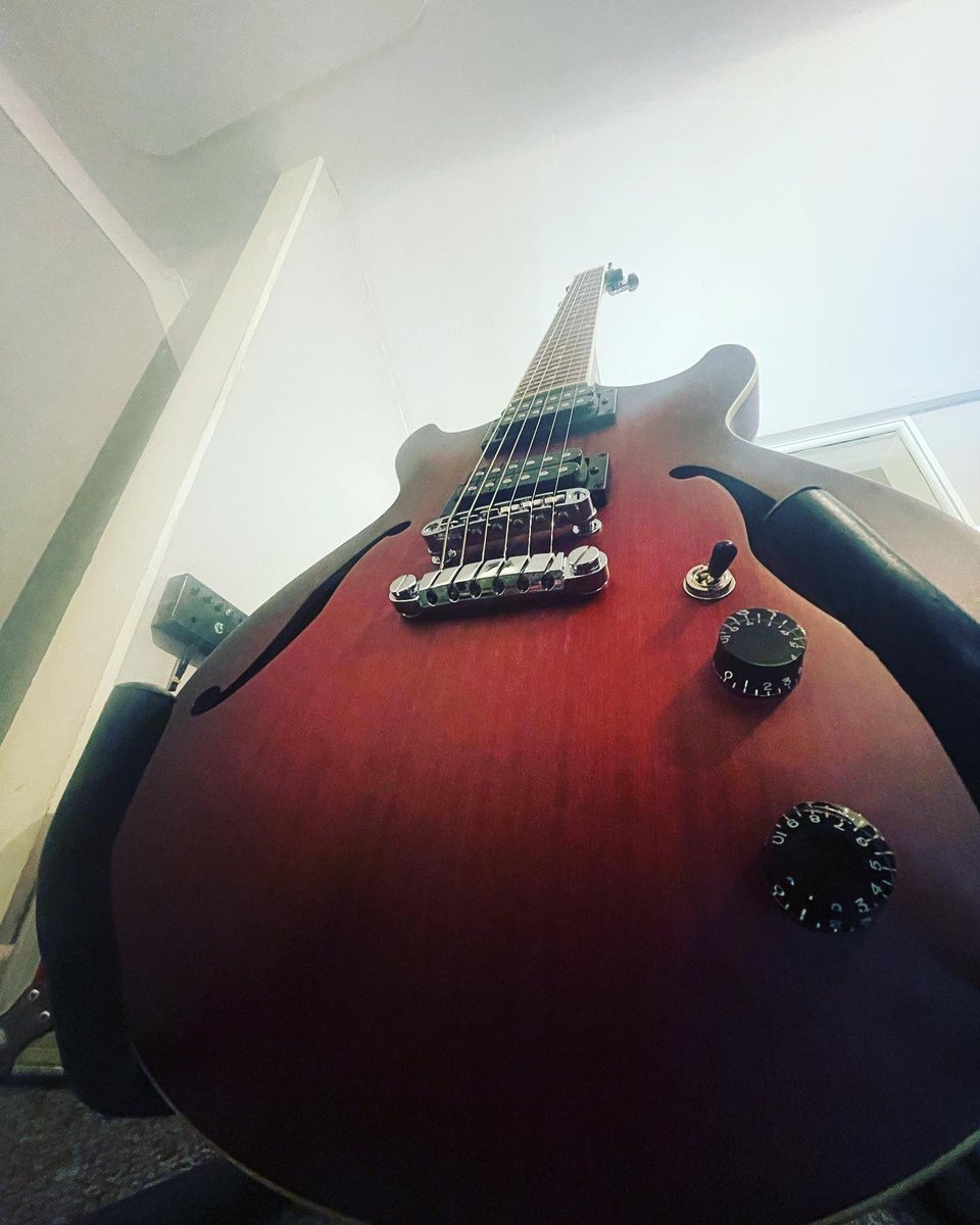 CafeWah's tweet photo. Day 2 in the studio was epic.. 19 guitar tracks, guide vox and a whole lotta noise #NewAlbum https://t.co/TU8NyT8ixV