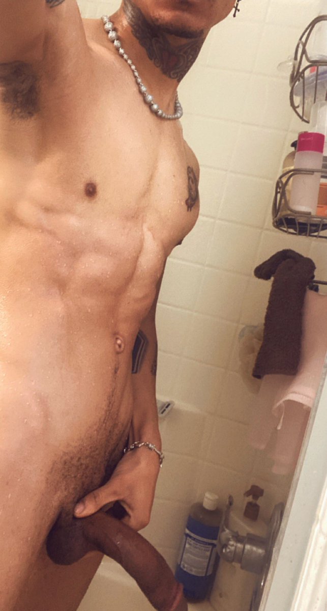 bbcpappii77's tweet photo. Cum shower w meh 🔥 https://t.co/9IASGIIEhu