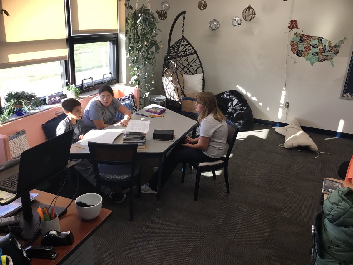 SCMS466Rose's tweet photo. Beaver buddy P.R.I.D.E. groups sharing what we are thankful for! https://t.co/e9Oxd1llVs