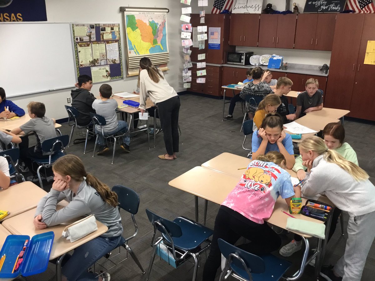 SCMS466Rose's tweet photo. Beaver buddy P.R.I.D.E. groups sharing what we are thankful for! https://t.co/e9Oxd1llVs
