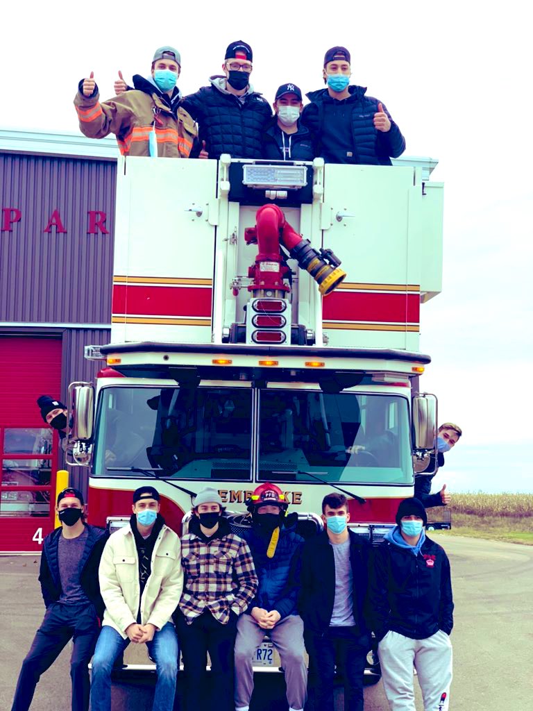 Thanks to the <a href="/PLKingsCCHL/">Pembroke LumberKings</a> for popping in for Chili Fest today! Fortunately those masks are hiding some pretty barren “lip sweaters”but who cares what you look like when you’re on a 6 game heater and first in your division!!