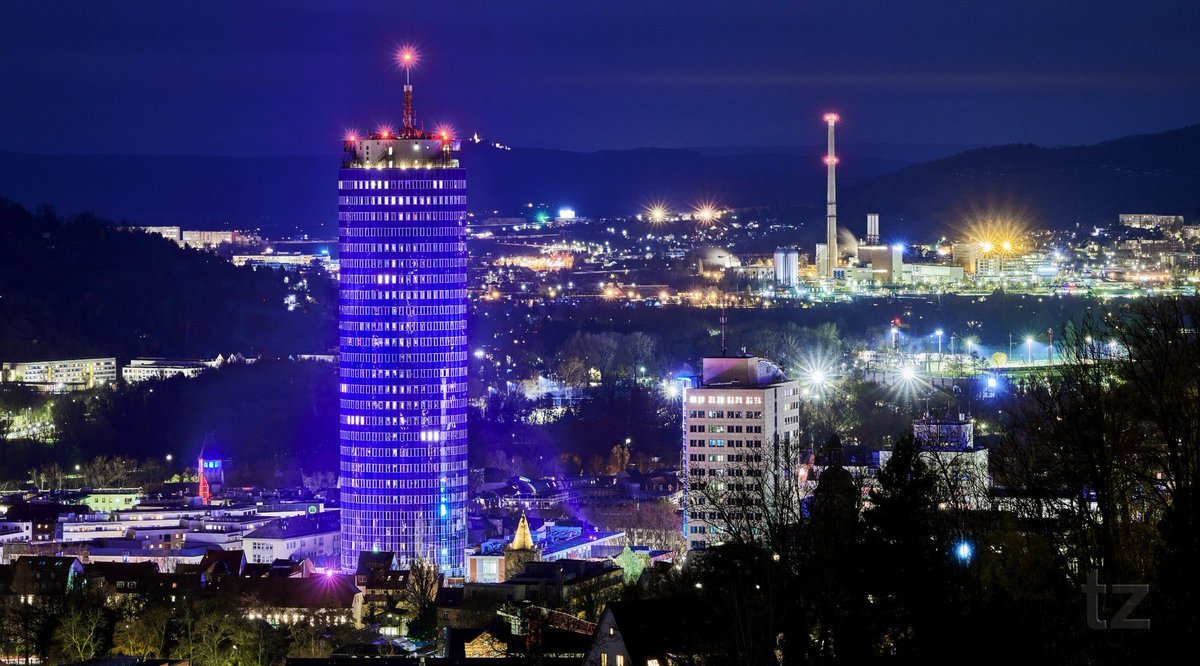 TinoZippel's tweet photo. Der #Jentower in #Jena leuchtet zum #WeltFruehGeborenenTag lila - eine Aktion des @UKJ_Jena passend zum Motto @jenalichtstadt. @JenaerTweets #HeimatErleben https://t.co/rBZ5V1yzWp