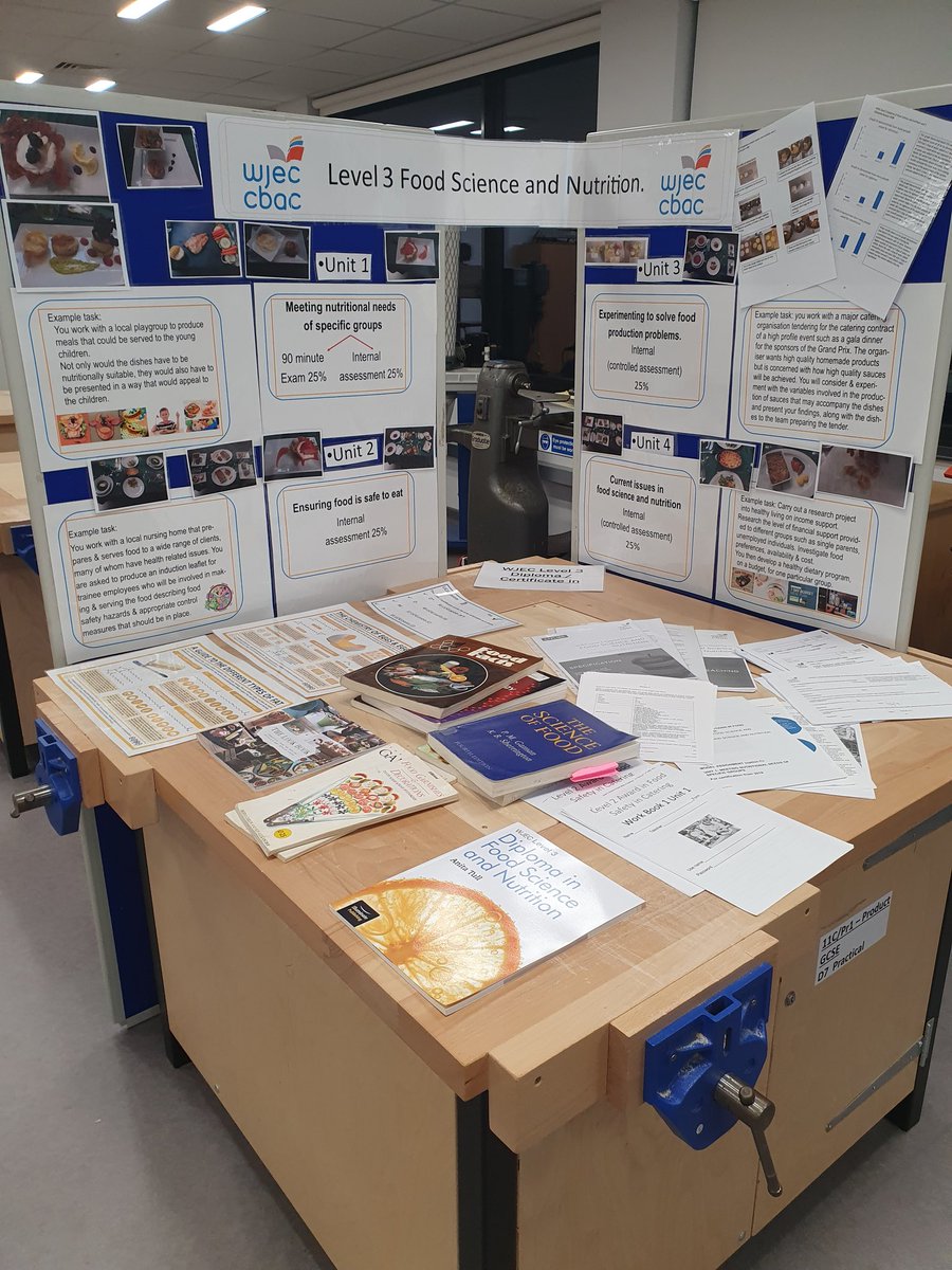 DT_Deepings's tweet photo. It was great to talk to so many students and their parents about options within D&amp;T at our 6th Form options evening. Huge thanks to our student ambassadors for their work throughout the evening! #DesignTechnology #FoodScience #FashionAndTextiles #DesignEngineering https://t.co/H3RaoPToMV