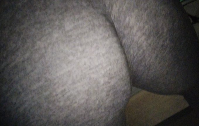 Look at how my leggings go into my cheeks more like this will be on my OnlyFans 😉 https://t.co/Vtb2d