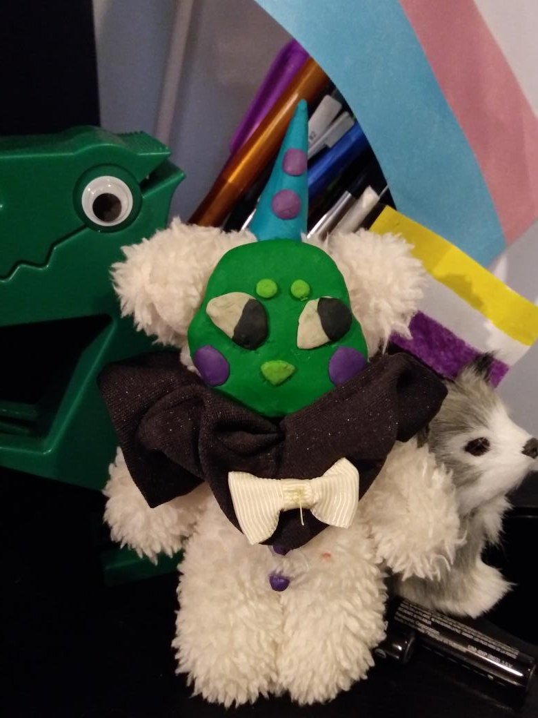 Ps1_lover's tweet image. My first handmade clay face plush I&apos;m thinking of what name I should give them 
#clayfaceplush #artistsontwitter #nonbinaryartist #characterdesign #creaturedesign #cryptidart #bodyhorrorartist