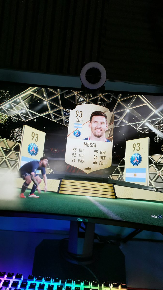 JulianMc98's tweet photo. Hice una mejora +82 de pase porque vi que a @cachoo01 le salió Messi... Gracias @EASPORTSFIFA

Cacho, tengo que ver más videos tuyos mientras abro sobres 🤣 https://t.co/90LII61JqN