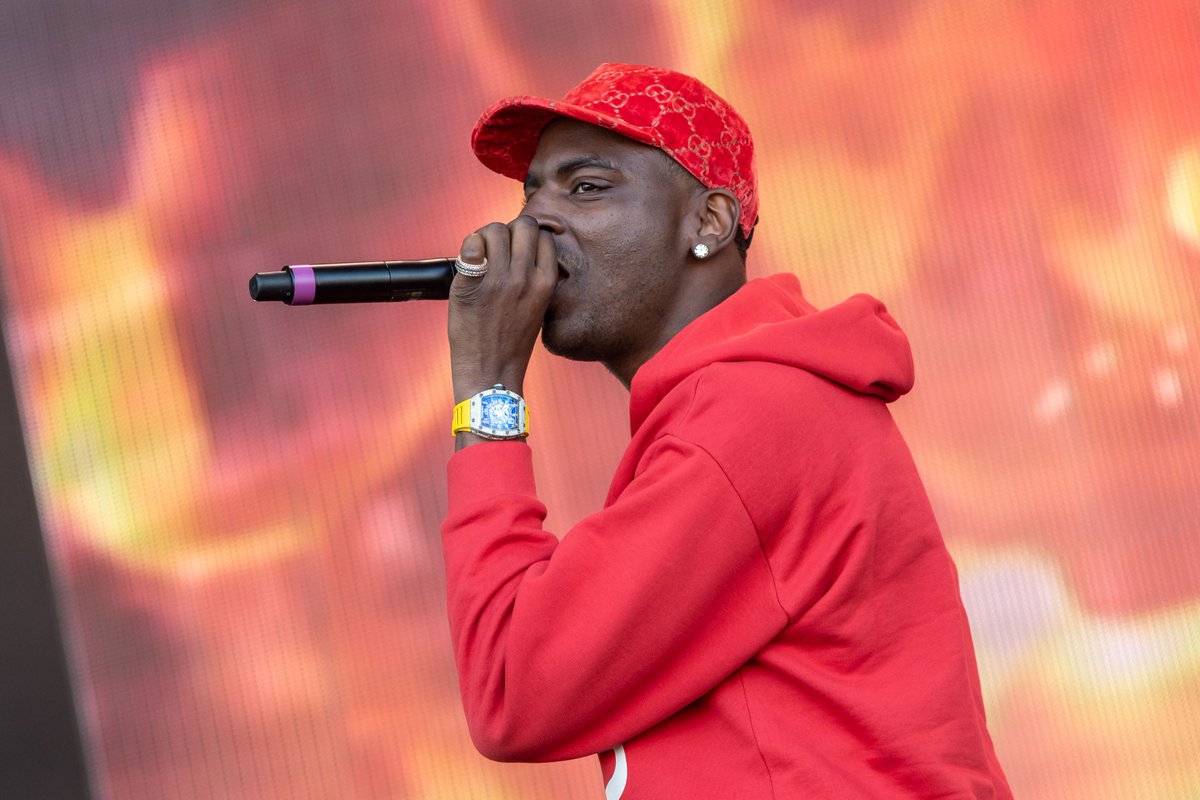 thefader's tweet photo. The world of hip-hop pays tribute to Young Dolph, dead at 36.

https://t.co/kPvamcTwUK https://t.co/yrdbEPwwrv