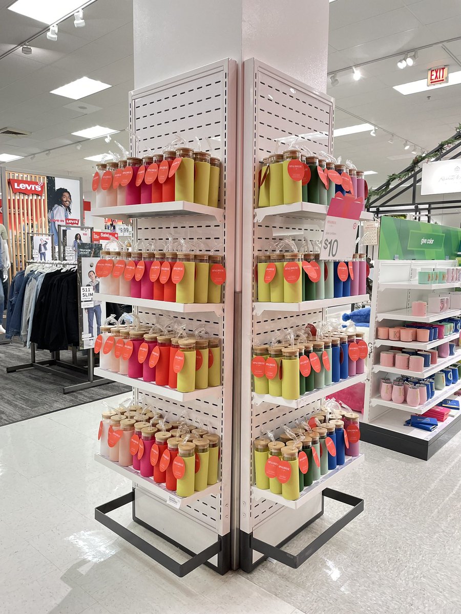 RaulitoVm1888's tweet photo. VM Training week 1 is off to a great start. VM Ilse is understanding our standards quiet well throughout these moments, the Nile Store really has a great addition to their team 🙌🏼 @T1888SSL_Jenn @matt_jockl #VMStandards / #ColorStories / #DenimStandards https://t.co/ToR0RNF4uX