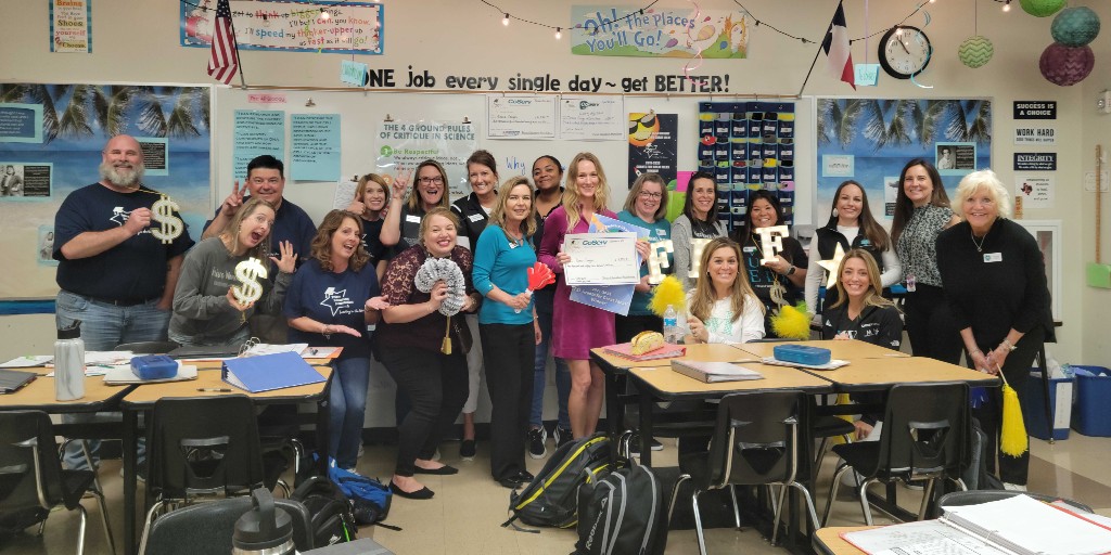 usebiology's tweet photo. Thankful to have been a recipient of  
@FriscoEF Grant for Great Ideas.  My Great Idea:  Digital Microscopes - this will allow students the ability to digitally capture images and videos of their specimen with the microscope and share it.  Thank you, FEF!
@LHSRedhawks https://t.co/3vx3xW6UNm