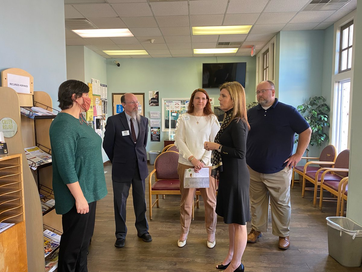 PamelaEvette's tweet image. As I toured @GreerRelief yesterday (a wonderful organization) during Hunger &amp;amp; Homeless Awareness week, I couldn’t help but think how every action, no matter how small, creates a ripple effect. A gift of time or money to a nonprofit can make a tremendous positive impact.