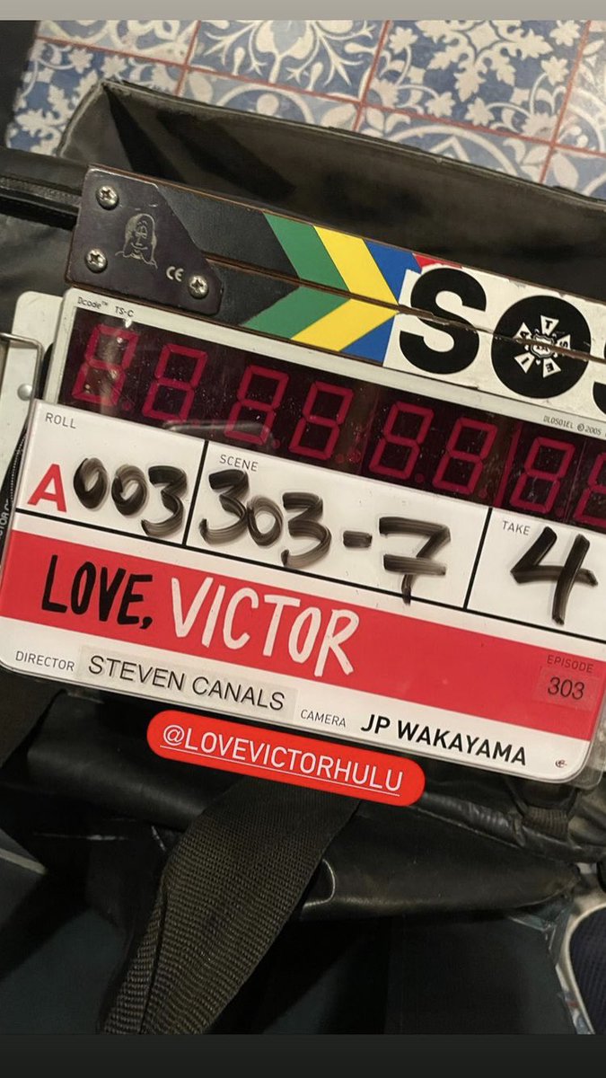 LoveVictorFPage's tweet photo. Al parecer estos días se estuvo rodando el tercer episodio de la temporada 3. 🎬✨
#LoveVictor https://t.co/bRZY9hM5HT