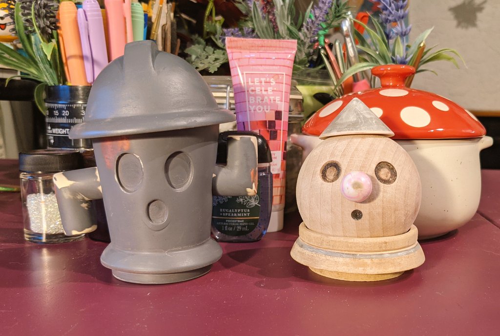 gluemish's tweet photo. Some stylish gyroids in their new hats!
#wipwednesday #acnh #lloid #tockoid #animalcrossing #propmaking #replicaprops #props https://t.co/9K0VyJ9xQI