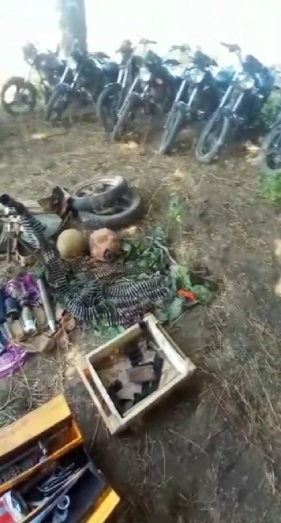 CalibreObscura's tweet photo. #BurkinaFaso: #JNIM captured various kit from Gendarmes near #Toeni, including various kit, a 60mm mortar and mortar bombs, ammo/mags, an OG-7V pattern projectile (Likely Bulgarian), a pickup and 18 motorcycles. https://t.co/qEoBL8GLsi