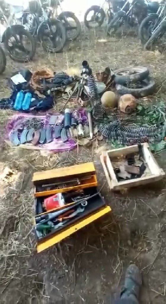 CalibreObscura's tweet photo. #BurkinaFaso: #JNIM captured various kit from Gendarmes near #Toeni, including various kit, a 60mm mortar and mortar bombs, ammo/mags, an OG-7V pattern projectile (Likely Bulgarian), a pickup and 18 motorcycles. https://t.co/qEoBL8GLsi