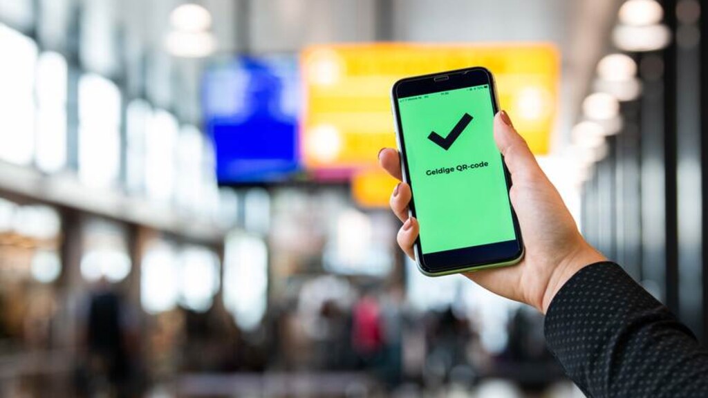 RTLnieuws's tweet photo. Kamermeerderheid maakt QR-check in niet-essentiële winkels mogelijk | Liveblog https://t.co/f69evmb1gA https://t.co/ErgST0udjy