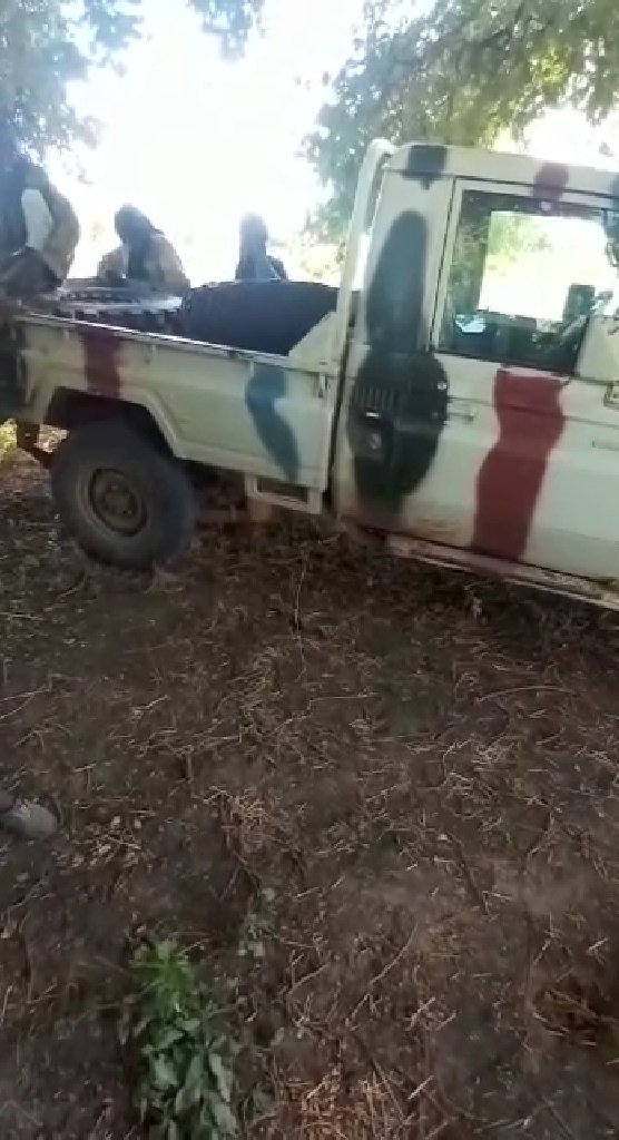 CalibreObscura's tweet photo. #BurkinaFaso: #JNIM captured various kit from Gendarmes near #Toeni, including various kit, a 60mm mortar and mortar bombs, ammo/mags, an OG-7V pattern projectile (Likely Bulgarian), a pickup and 18 motorcycles. https://t.co/qEoBL8GLsi