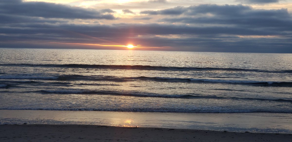 DeborahKozich's tweet photo. Feel  #UnconditionalLove a swirl of it to all in need North,South,East,West may warmth,joy,peace,harmony shower all hearts in need with beautiful healing light lets us join together as we hold each other up with Love 
#loveistheway  #WalkTogether  #walkwithmewednesday https://t.co/p0FtntBHLI