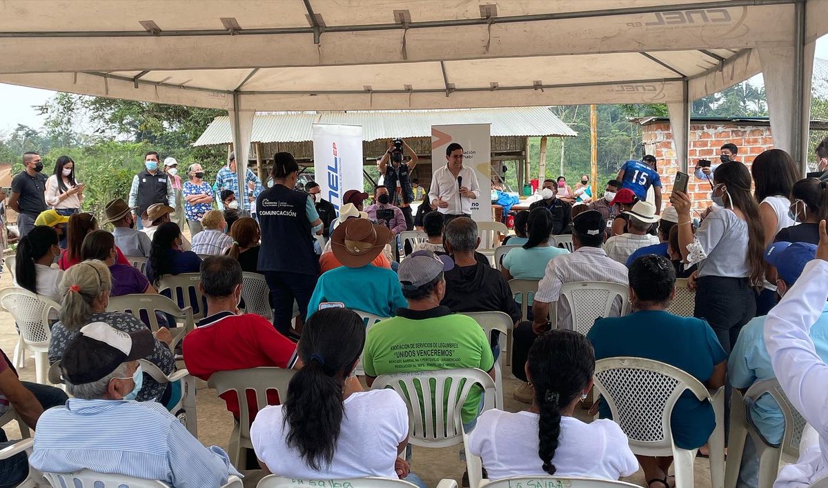 juanfranciscoNH's tweet photo. ¡Luz 💡 es seguridad para Manabí!

5.000 habitantes de La Tambora en Honorato Vásquez los apagones quedaron en el pasado. Junto a #CNELEP rehabilitamos más de 3.500 metros de red eléctrica para mejorar el servicio a las familias 👨‍👩‍👧‍👦 del sector. 
#LuzParaTuSeguridad @LassoGuillermo https://t.co/HLxK2LakMK
