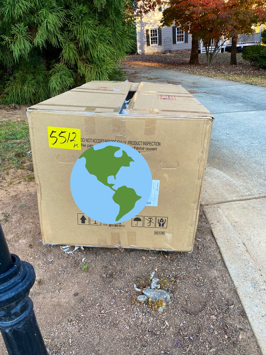 PrissyCrysi's tweet photo. Thank you,@HomeDepot, for the busted open delivery I never signed for at the end of my driveway. 
@estesexpress definitely knows how to deliver your shipments.  As a pregnant woman I have no way to drag a 200lb+ tub up my driveway. 
#HomeDepot #homedepotdelivers #estesexpress https://t.co/KzujoMjaIk