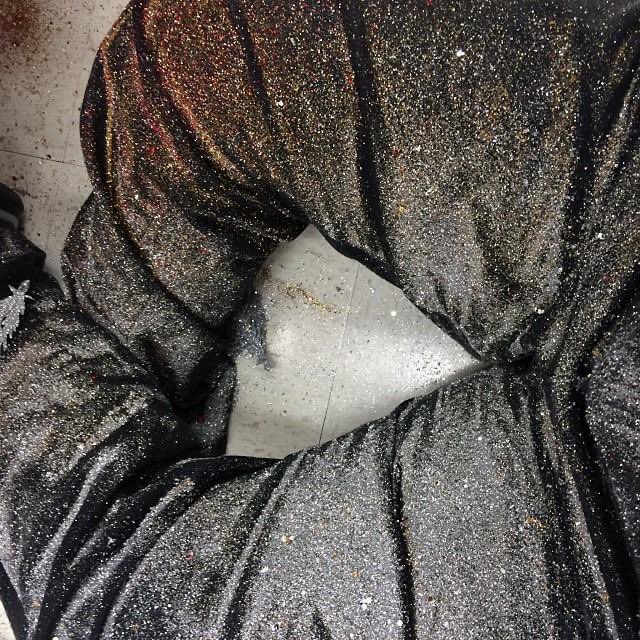 crissmix_'s tweet image. If anyone wanted to know what it’s like to work at a craft store during the holidays I always share this picture #tistheseasontosparkle