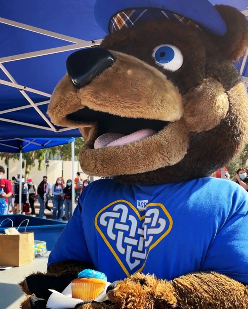 Birthday boy. 🎉🥳♥️ RT to show our beloved mascot Scotty some love! And check out all of the virtual &amp; on-campus #UCRHomecoming2021 events, including Friday’s Bonfire at #UCR starting at 6p -> homecoming.ucr.edu #UCRiverside