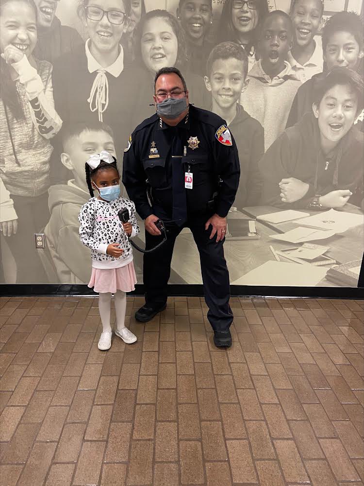 paulscordova's tweet photo. It’s always good to recruit new police officers as early as you can!! @AldinePolice @AldineISD #LeaningForward #GirlPower @NickersonCierra https://t.co/aEsK8pbKzl