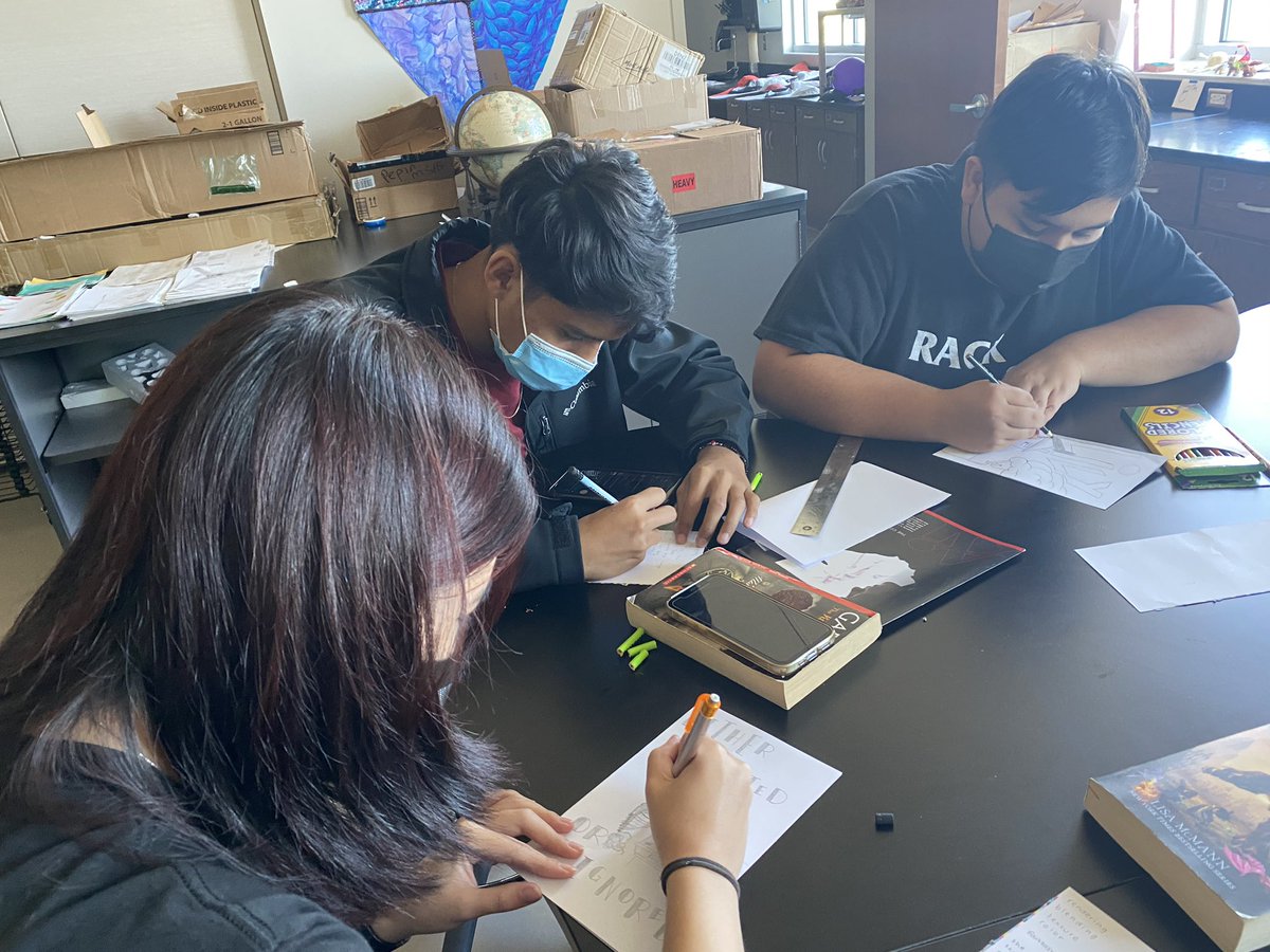 JessikaHearne's tweet photo. #TeachingAndLearning #CaughtInAction #MSHS #MakingAnImpact #Art #MsPepin #InTheMomentFeedback #StudentsTakingOwnershipOfTheirLearning #LookAtOurScholarsGo @Manor_FA @SpencerAndreD @MikePerkins_PLC @AlejandroGongo1 https://t.co/JGHlrst4eE
