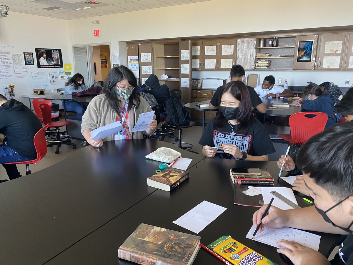 JessikaHearne's tweet photo. #TeachingAndLearning #CaughtInAction #MSHS #MakingAnImpact #Art #MsPepin #InTheMomentFeedback #StudentsTakingOwnershipOfTheirLearning #LookAtOurScholarsGo @Manor_FA @SpencerAndreD @MikePerkins_PLC @AlejandroGongo1 https://t.co/JGHlrst4eE