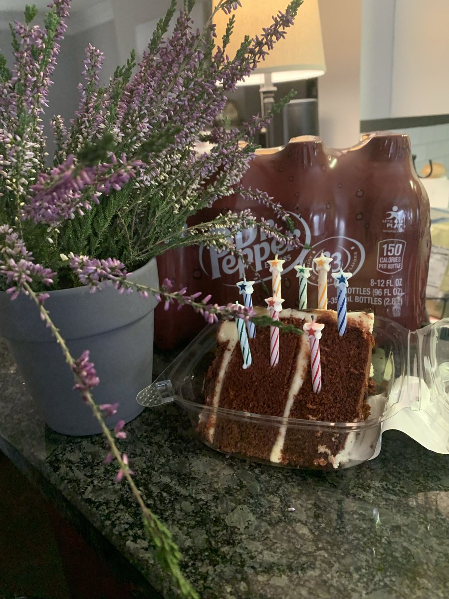 myfishpablo's tweet photo. My friends know me well. @drpepper gifts are the best gifts. #drpeppercake https://t.co/dFNiyEnLoO