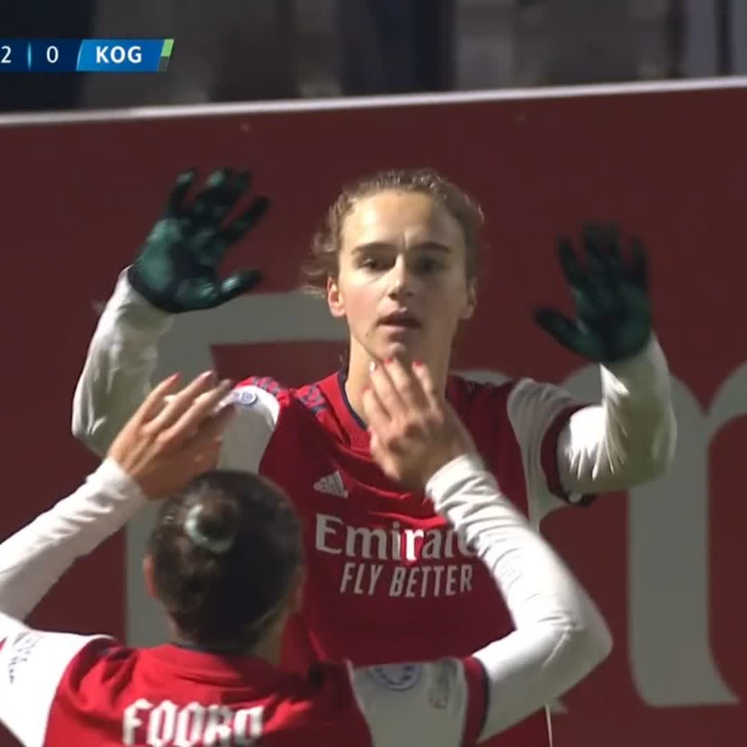 Arsenal call on Miedema to extend their lead 📞⚽️

🎙🏴󠁧󠁢󠁥󠁮󠁧󠁿👉