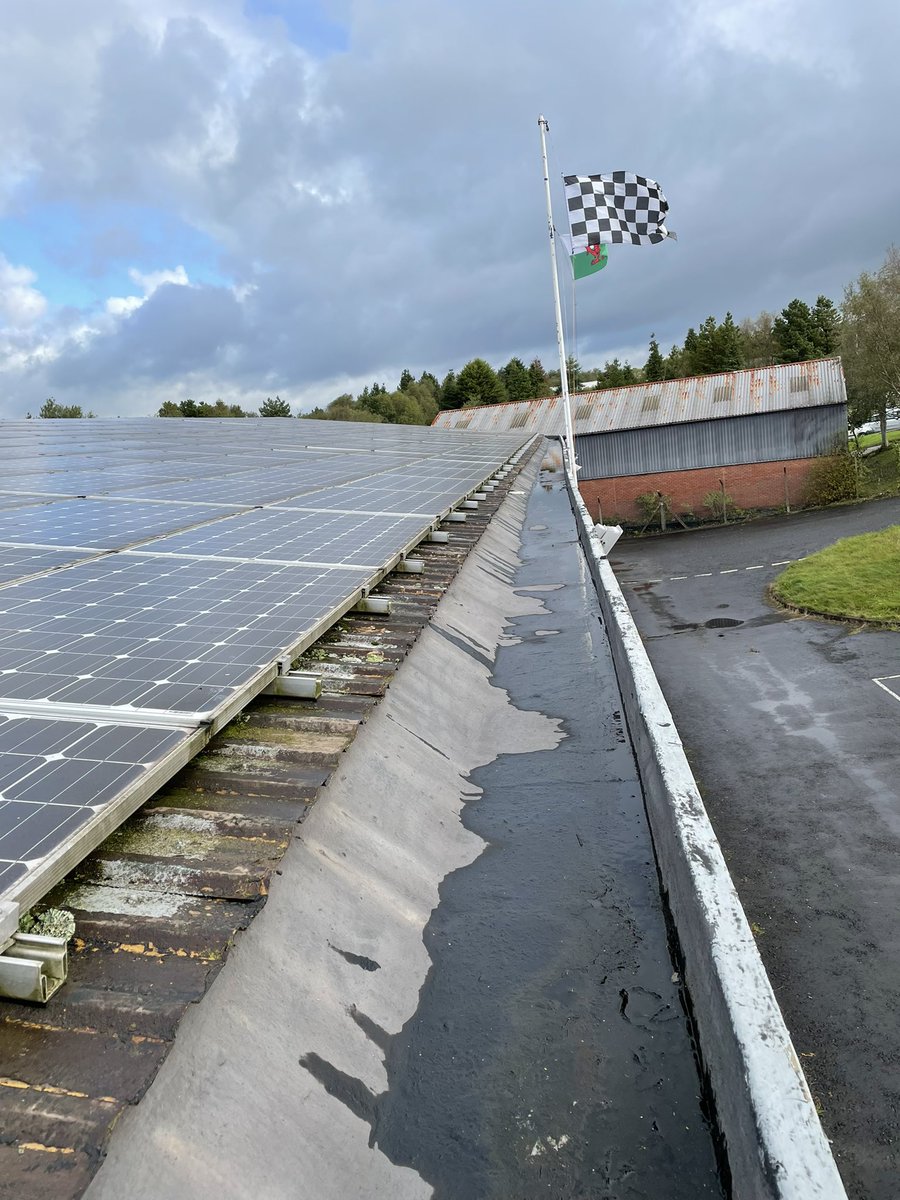 dragoncladding's tweet photo. A small @HDSharman plygene gutter run completed in Swansea recently by our approved installation team. #plygene #guttermaintenance #dragonroofing&amp;claddingLtd https://t.co/NmBnsseVAl