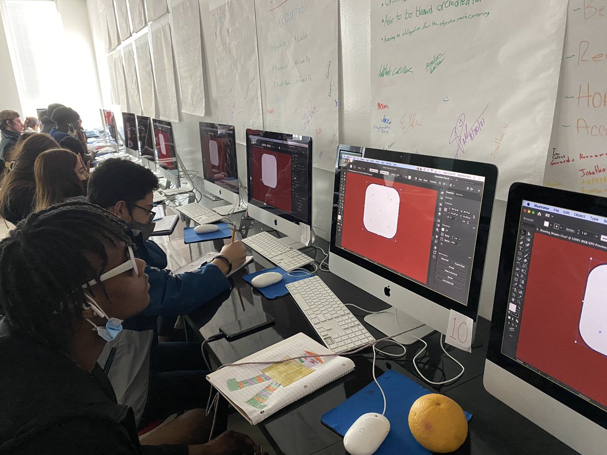 JessikaHearne's tweet photo. #TeachingAndLearning #CaughtInAction #MSHS #MakingAnImpact #GraphicDesign #MsPark #CTE #StudentsTakingOwnershipOfTheirLearning #LookAtOurScholarsGo  #Learning how to create images using basic shapes with #adobeillustrator @SpencerAndreD @MikePerkins_PLC @AlejandroGongo1 https://t.co/wJukyCz5AG