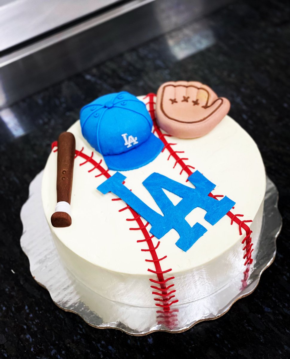 imasweetmaker's tweet image. Amigos!
Ya saben que ando de emprendedora desde hace un tiempito ✌🏻.Les comparto un poco de lo que hago, como ya saben es repostería para todo tipo de ocasión. 🥳
Bueno, incluso si no hay nada que celebrar y tienes ganas de postre🧁 tengo la solución!