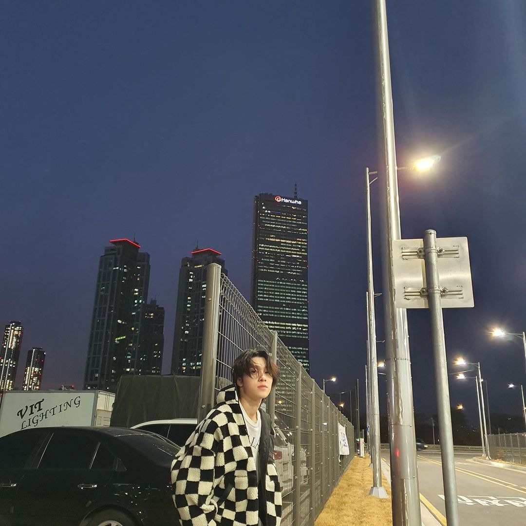 Henderymx's tweet photo. 211117 | @WayV_official
#HENDERY #헨드리 #HENDERYGRAM

Tan frío 🥶

Tr @.@ | Cr i_m_hendery https://t.co/uoTilIitoB