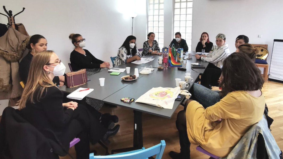 UNYouthAffairs's tweet photo. Feeling inspired sitting among young women activists in #BiH &amp; hearing about how the @UN can support their important work on pressing issues for women’s rights &amp; #GenderEquality ✊
 
Let's continue fighting for a future where young women &amp; girls can live their fullest potential! https://t.co/Ta4rjIzU16