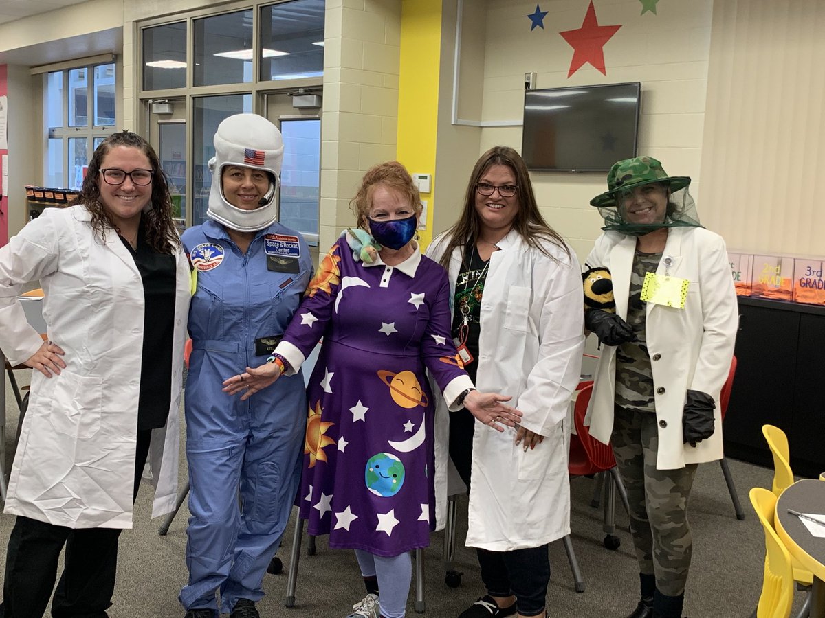 TESTrailblazers's tweet photo. TES celebrates our staff, as they celebrate Science Week! ⁦@POEKPOE⁩ #Gratitude #BeTheLight https://t.co/qvmAc1Ua5l