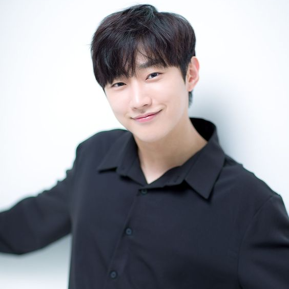 ChinosYSusCosas's tweet photo. 🌙 #단밤:

Jung #Jinyoung, cantante y actor surcoreano ex-miembro de #B1A4, actuó en los #kdramas #PoliceAcademy, #BecauseItsMyFirstLove y #LoveInTheMoonlight, entre otros, y que hoy está cumpliendo 30 años. 🥳😊

#kpop #kpopmemes #kdrama #kdramamemes #korea #doramas #monoschinos https://t.co/4zc68KKhnQ