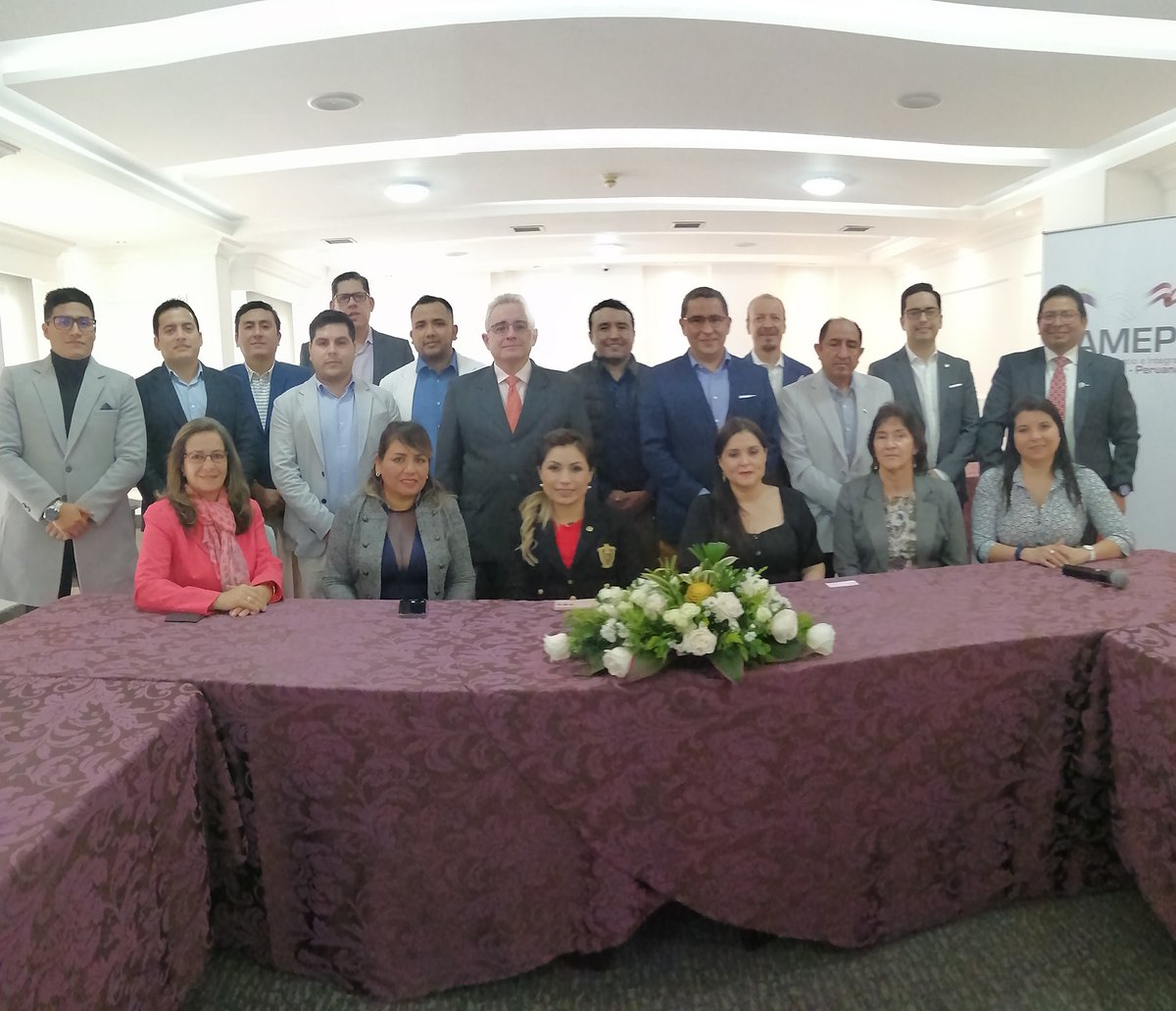 CAMEPE1's tweet photo. En el marco de un desayuno de trabajo, el Directorio de #Camepe recibió a la misión comercial de 20 empresarios peruanos liderada por #CIT Perú de los sectores agrícola, telecomunicaciones, minería, construcción
@mzambranoa @xgranja #inlog @jmsaavedram @alemosquerar https://t.co/auoCLjKMVJ