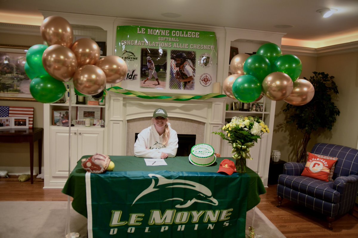 It’s official!! #GoPhins <a href="/CoachTRoman/">Tracey Roman</a> <a href="/LeMoyneSoftball/">Le Moyne Softball</a> <a href="/brockmatlock3/">Brock Matlock</a>