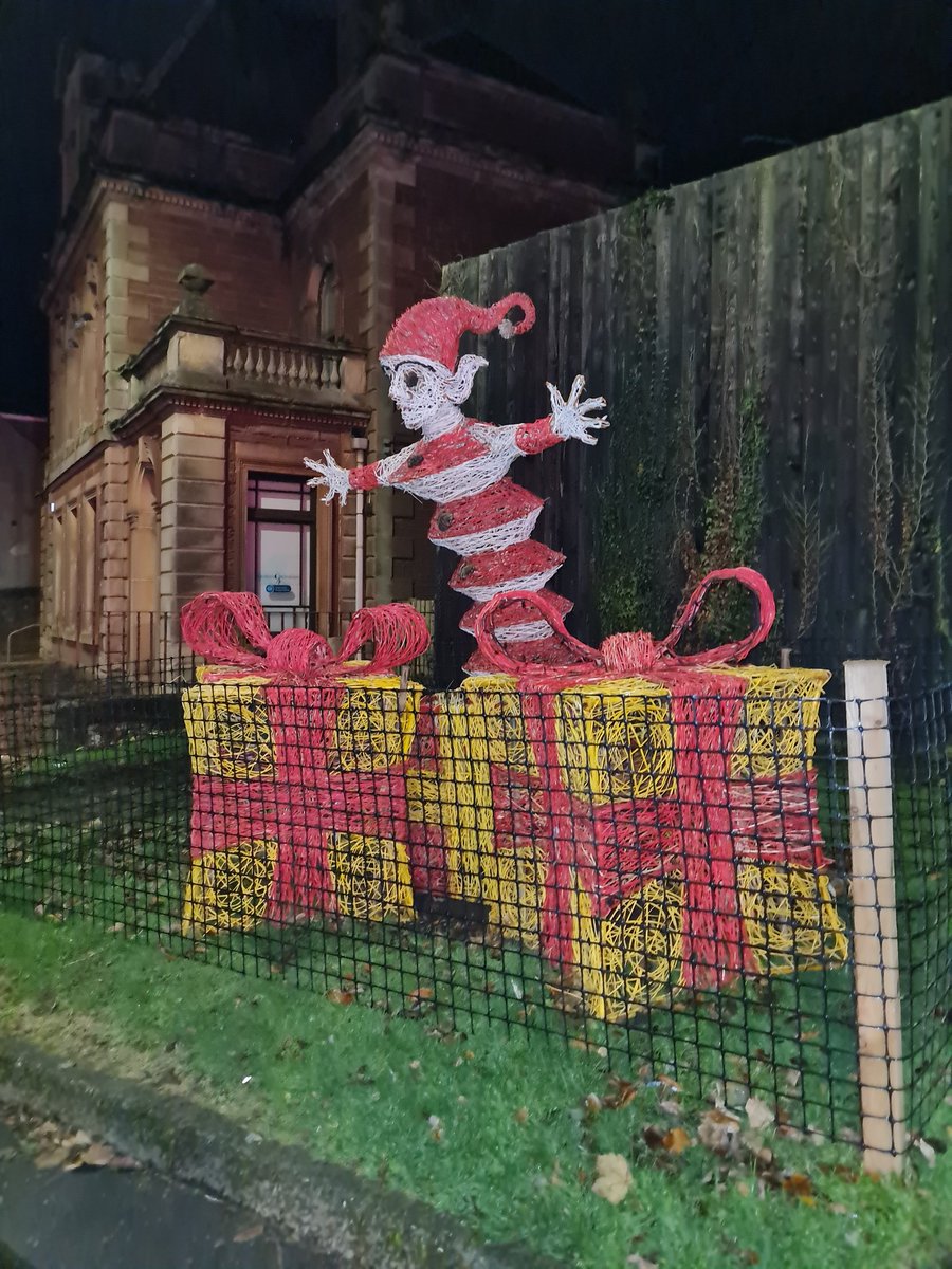 StreetLightsDYW's tweet photo. Fairly chilled #DetachedYW session for Lucy &amp; Callie this evening - lots of opportunity for #PositiveEngagement with the few young people who were out and about, some laughs, jokes and confusion too 😂 #WednesdayNightLife https://t.co/mvFlALkL1L