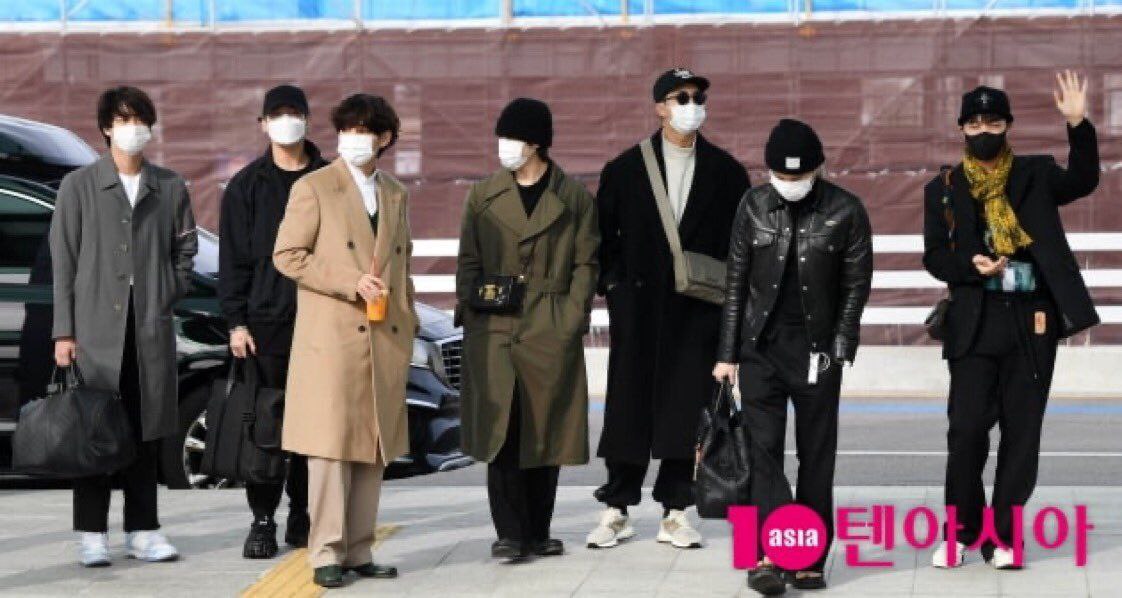 gaadanama0411's tweet photo. Cieeeeee yg udah sampe, udah ga sabar ya pengen ketemu army๐๐๐
Welcome BTS to los angeles
#WelcometoLABTS https://t.co/F8YkAqqNgH