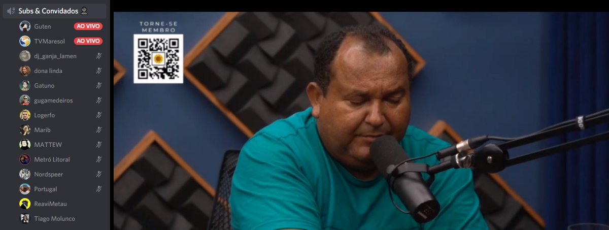 TVMaresol's tweet photo. Reunião na TV Maresol pra prestigiar o @oednaldopereira 

falou sobre ter vencido o nosso prêmio Chupa-cu de Ouro ! https://t.co/QnIL2EHI6J
