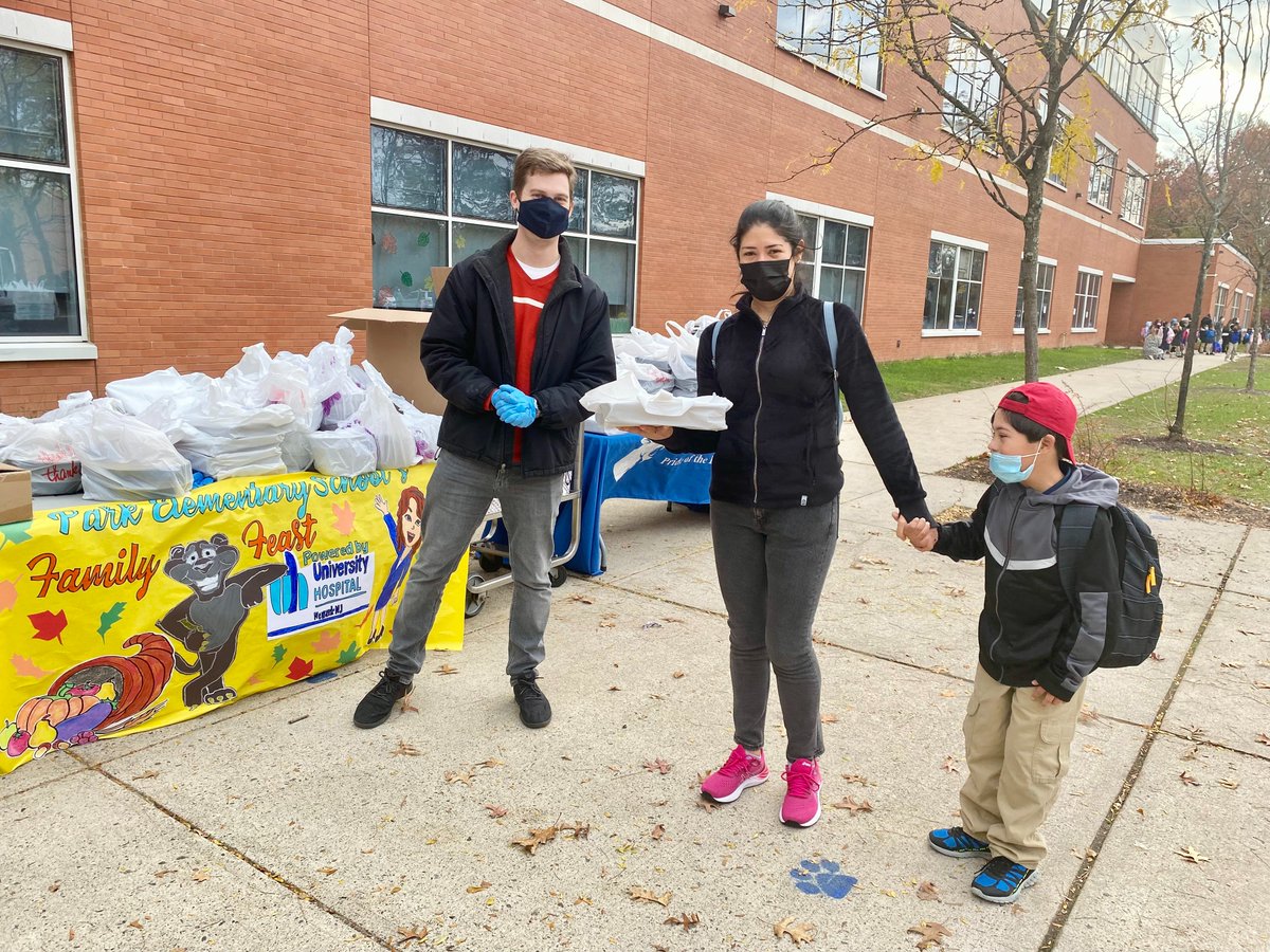 nps_parkelem's tweet photo. Today, all of Park Elementary students and staff received a free hot meal in celebration of our Family Feast powered by University Hospital.
#thanksgiving #nps #pantherpride #family #grateful https://t.co/AUT5ixXmrn