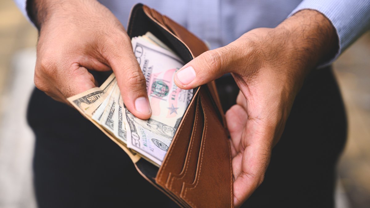 AnnuitiesInvest's tweet photo. Once again, Traditional and Roth IRA contribution limits stay the same $6,000 a year, but there in virtually no limit to how much you can save in an Investment Only Annuity.  And your investment grows tax deferred until you withdrawal any amount over the principal! #annuity https://t.co/yhuyqwyw2w